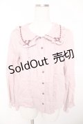 axes femme POETIQUE / ローズデザインフリルブラウス  ピンク Y-25-12-05-071-AX-BL-SZ-ZY