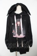 REFLEM / 雑魚ちゃんコラボうさ耳プルオーバーパーカー  黒 Y-25-12-05-087-PU-TO-SZ-ZY