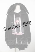 REFLEM / 雑魚ちゃんコラボうさ耳プルオーバーパーカー  黒 Y-25-12-05-087-PU-TO-SZ-ZS