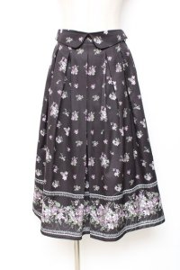 axes femme / すみれ柄サス付スカート M 黒 Y-25-12-05-152-AX-SK-SZ-ZY