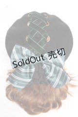 ATELIER PIERROT / ハリー・ポッター リボンブローチ付きレースアップベレー帽  スリザリン（グリーン） Y-25-12-05-033-EL-AC-KB-ZY