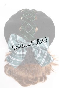 ATELIER PIERROT / ハリー・ポッター リボンブローチ付きレースアップベレー帽  スリザリン（グリーン） Y-25-12-05-033-EL-AC-KB-ZY