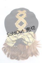 ATELIER PIERROT / ハリー・ポッター リボンブローチ付きレースアップベレー帽  ハッフルパフ（イエロー） Y-25-12-05-035-EL-AC-KB-ZY