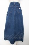 画像2: WONDERFUL WORLD / 裾ロゴワッペンデニムスカート  インディゴ Y-25-12-08-056-LO-SK-SZ-ZT254 (2)