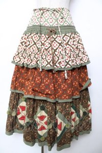 WONDERFUL WORLD / モチーフ付きパッチワークティアードスカート  グリーン系 Y-25-12-08-094-LO-SK-SZ-ZY