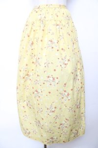 WONDERFUL WORLD / 小花ブーケ柄スカート  イエロー Y-25-12-08-096-LO-SK-SZ-ZY