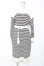 画像1: axes femme / 肩ボタンデザインボーダースリットワンピース M 白×黒 Y-25-12-10-054-AX-OP-SZ-ZI (1)