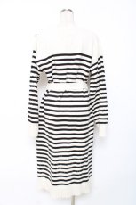 画像2: axes femme / 肩ボタンデザインボーダースリットワンピース M 白×黒 Y-25-12-10-054-AX-OP-SZ-ZI (2)