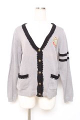 axes femme / 刺繍入りチルデンニットカーディガン  グレー Y-25-12-11-037-AX-TO-AS-ZY