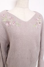 画像3: axes femme / パール使いフラワー刺しゅうニット M ラベンダー Y-25-12-11-046-AX-TO-SZ-ZT528 (3)