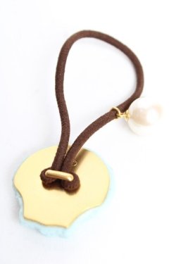 画像2: Q-pot. / シェルマカロンヘアゴム  サックス Y-25-12-12-006-QP-AC-SZ-ZY