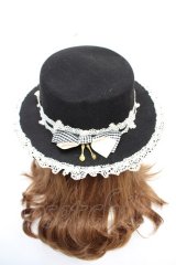 To Alice / チャーム付きフェルトハット  黒 Y-25-12-13-004-LO-AC-SZ-ZY