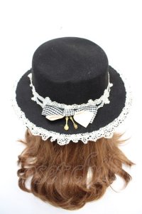 To Alice / チャーム付きフェルトハット  黒 Y-25-12-13-004-LO-AC-SZ-ZY