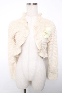 axes femme / コサージュ付きフリルショートボレロ  生成り Y-25-12-13-030-AX-TO-SZ-ZY