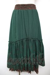 axes femme / 裾刺繍ロングスカート  グリーン Y-25-12-17-124-AX-SK-AS-ZY