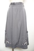 axes femme / 花刺繍入り切替フレアスカート M グレー Y-25-12-17-140-AX-SK-SZ-ZY