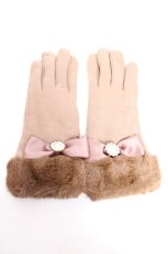 画像1: Maison de FLEUR / パールビジューリボンファーグローブ  ブラウン Y-25-12-23-004-LO-ZA-SZ-ZT618 (1)