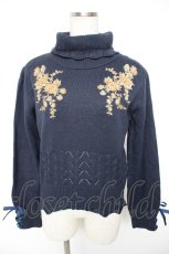 画像1: axes femme / フラワー刺繍タートルニット M 紺 Y-25-12-23-033-AX-TO-SZ-ZT513 (1)