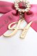 画像3: Maison de FLEUR / イニシャルリボンビジューチャーム  ダークピンク Y-25-12-27-003-LO-ZA-SZ-ZY (3)