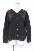 axes femme NOSTALGIE / 襟刺繍ブラウス M 黒 Y-25-12-27-046-AX-BL-SZ-ZY