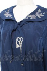 画像4: axes femme / sajou刺繍入Wボタンブラウス M 紺 Y-25-12-27-052-AX-BL-SZ-ZS (4)