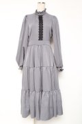 m petit by misako / AM*レースティアードワンピース  グレー Y-25-12-27-071-LO-OP-SZ-ZY