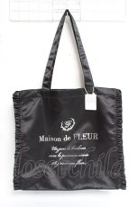 画像1: Maison de FLEUR / サテンフリルスクエアトートバッグ F ブラック Y-26-01-09-017-LO-BG-SZ-ZT088 (1)