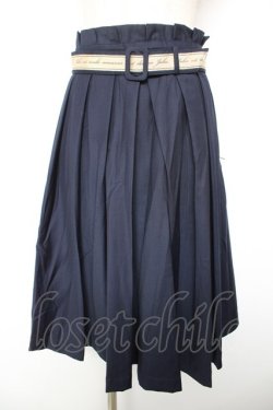 画像1: F i.n.t / ロゴテープベルト使いタックスカート F ネイビー Y-26-01-18-131-CA-SK-SZ-ZY