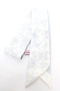 Maison de FLEUR / フラワープリントスカーフ  サックス Y-26-01-24-012-LO-ZA-SZ-ZY