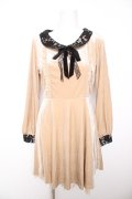 axes femme / 襟レース使いベロアワンピース  ベージュ Y-26-02-01-058-AX-OP-SZ-ZY