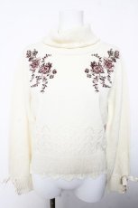 画像1: axes femme / フラワー刺繍タートルニット M 生成り Y-26-02-05-060-AX-TO-SZ-ZT625 (1)