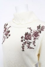 画像3: axes femme / フラワー刺繍タートルニット M 生成り Y-26-02-05-060-AX-TO-SZ-ZT625 (3)