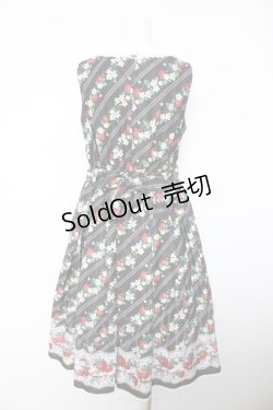 画像2: axes femme kawaii / いちご柄ジャンパースカート M 黒 Y-26-02-05-083-AX-OP-SZ-ZY