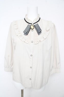 画像1: axes femme / カメオブローチ付シフォンブラウス F ベージュ Y-26-02-13-086-AX-BL-SZ-ZY