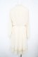 画像2: axes femme POETIQUE / ヨークレース使いプリーツワンピース  生成り Y-26-02-17-121-AX-OP-SZ-ZY (2)