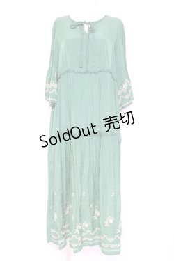画像1: axes femme / 刺繍デザインティアードワンピース  グリーン Y-26-02-19-128-AX-OP-SZ-ZY