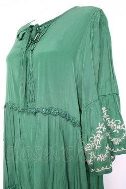 画像3: axes femme / 刺繍デザインティアードワンピース  グリーン Y-26-02-19-128-AX-OP-SZ-ZY