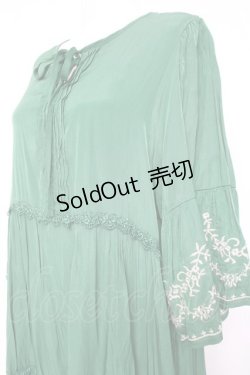 画像3: axes femme / 刺繍デザインティアードワンピース  グリーン Y-26-02-19-128-AX-OP-SZ-ZY