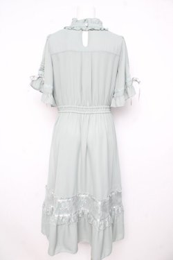 画像2: axes femme / カメオ付フレア袖ワンピース  グリーン Y-26-02-21-116-AX-OP-SZ-ZY