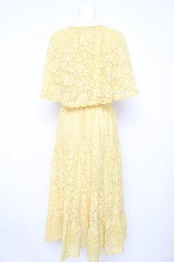 画像2: axes femme / ケープ風レースティアードワンピース  イエロー Y-26-02-21-117-AX-OP-SZ-ZY