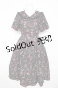 axes femme / チェリーローズ柄セーラーワンピース  黒 Y-26-02-21-119-AX-OP-SZ-ZY