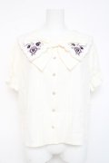 axes femme POETIQUE / パンジー刺繍リボン襟ブラウス  生成り Y-26-02-23-055-AX-BL-SZ-ZY