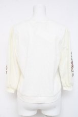 画像2: axes femme / 花刺繍チュール袖七分袖プルオーバー F オフシロ Y-26-02-23-058-AX-TO-IG-ZI (2)
