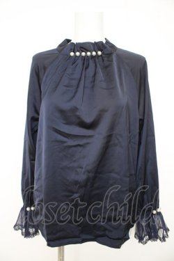 画像1: axes femme / パールデザインサテンブラウス Ｆ ネイビー Y-26-02-23-105-AX-BL-IG-ZY