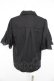 画像2: axes femme POETIQUE / タイ付ラッフルフリル半袖ブラウス  黒 Y-26-02-23-113-AX-BL-SZ-ZY (2)