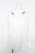 an another angelus / ローズ刺繍レースショールカラーシャツ  生成り Y-26-02-23-125-CA-BL-SZ-ZY