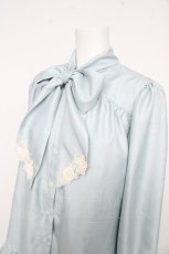 画像3: Enchantlic Enchantilly / ノーブルリボンタイブラウス  クリーミーブルー Y-26-02-23-128-LO-BL-SZ-ZT642 (3)