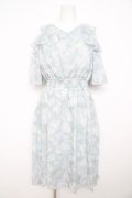 axes femme / 肩あきボタニカルフラワーワンピース  ライトグレー Y-26-02-23-165-AX-OP-IG-ZY