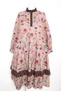 axes femme / フルーツティ柄ティアードワンピース  ベージュ Y-26-02-23-169-AX-OP-SZ-ZY