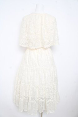 画像2: axes femme / ケープ風レースティアードワンピース  生成り Y-26-02-23-175-AX-OP-SZ-ZY